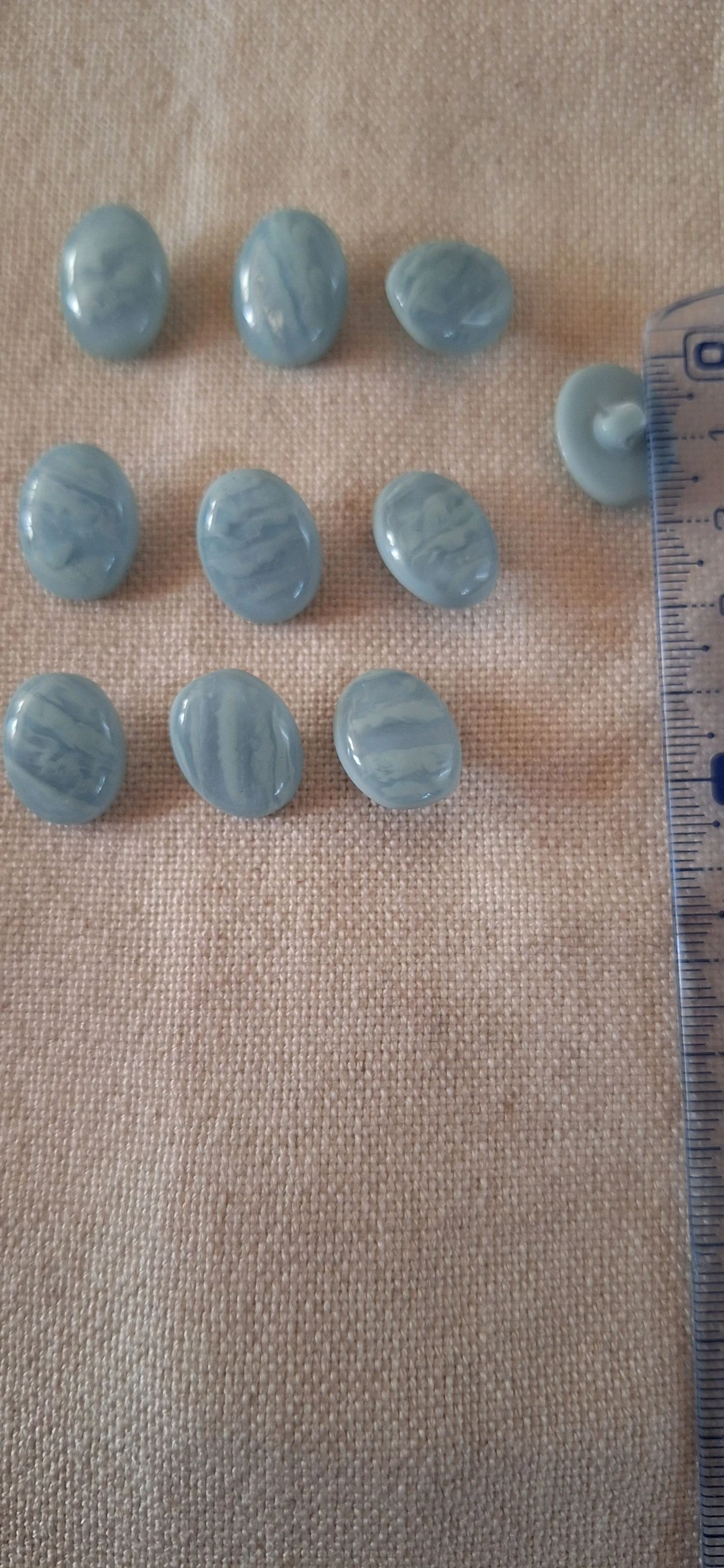 10 boutons 18 mm à coudre en résine 